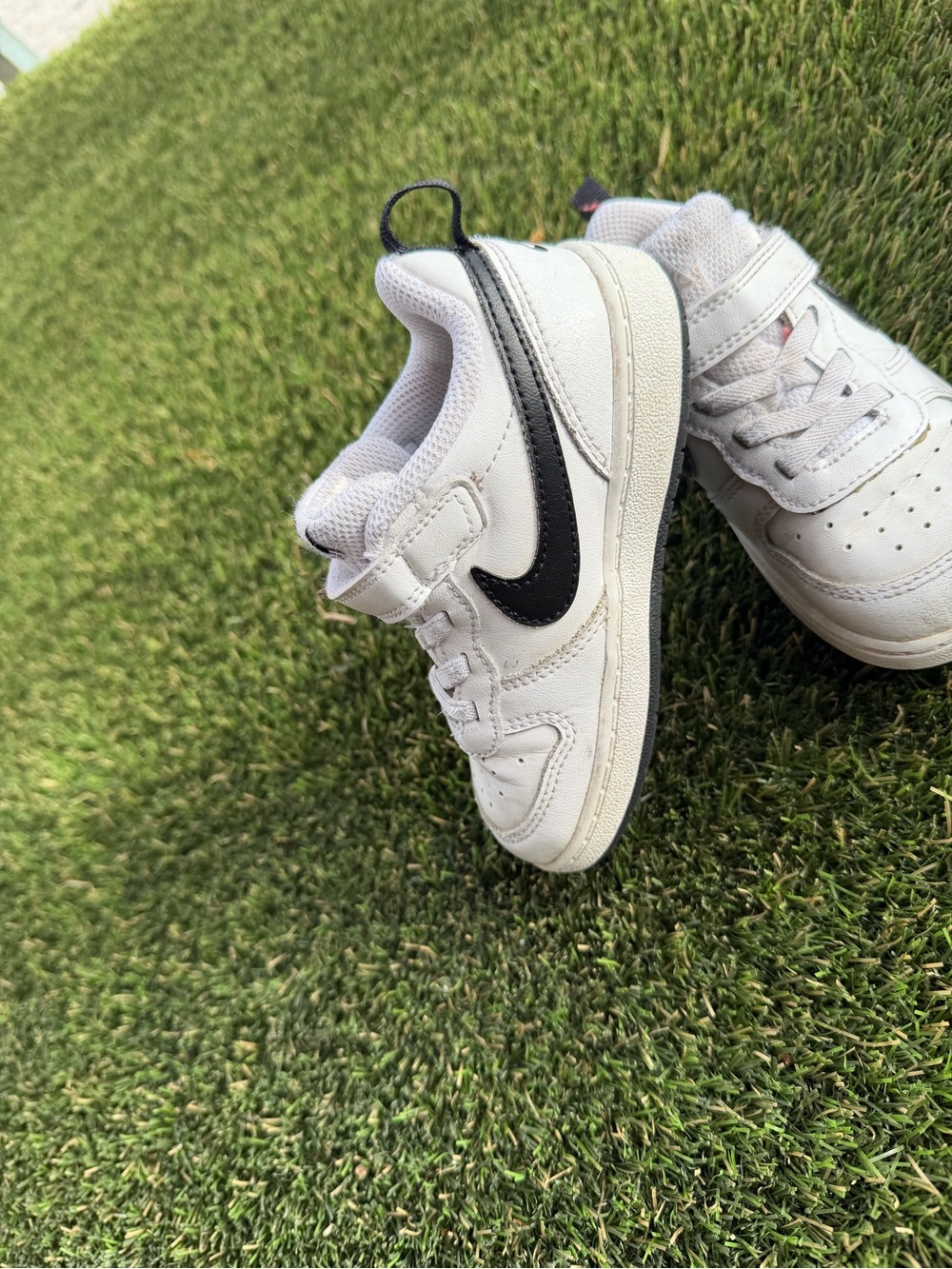 Nike Kids White and Black Hook-and-Loop Low-Top Sneaker